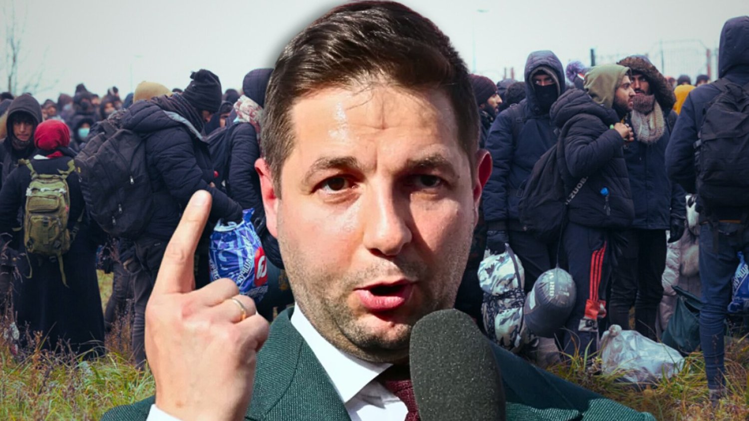 PiS znów straszy imigrantami. Projekt 49 Centrów Integracji Cudzoziemców powstał za ich rządów. Na zdjęciu Patryk Jaki z PiS, w tle migranci z państw muzułmańskich.