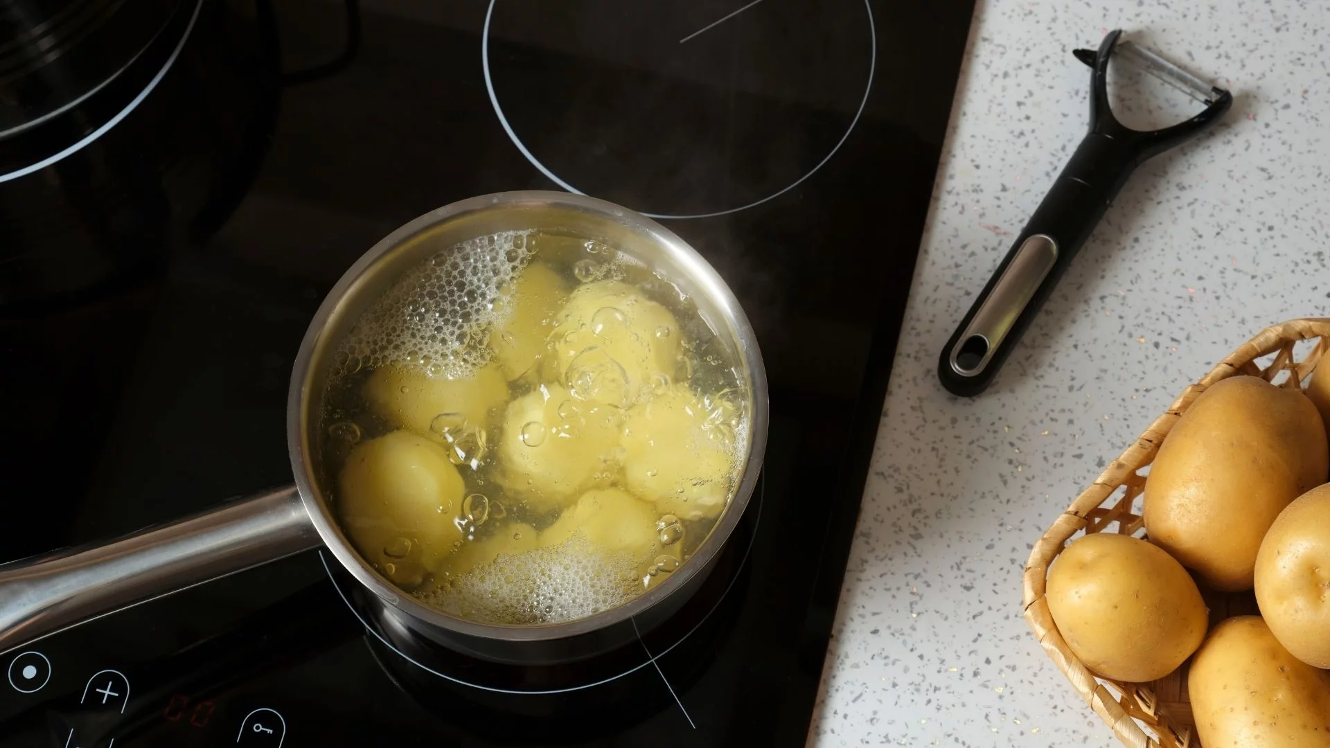 Nieoczywisty winowajca wysokich rachunków za prąd. Wystarczy drobny błąd przy gotowaniu