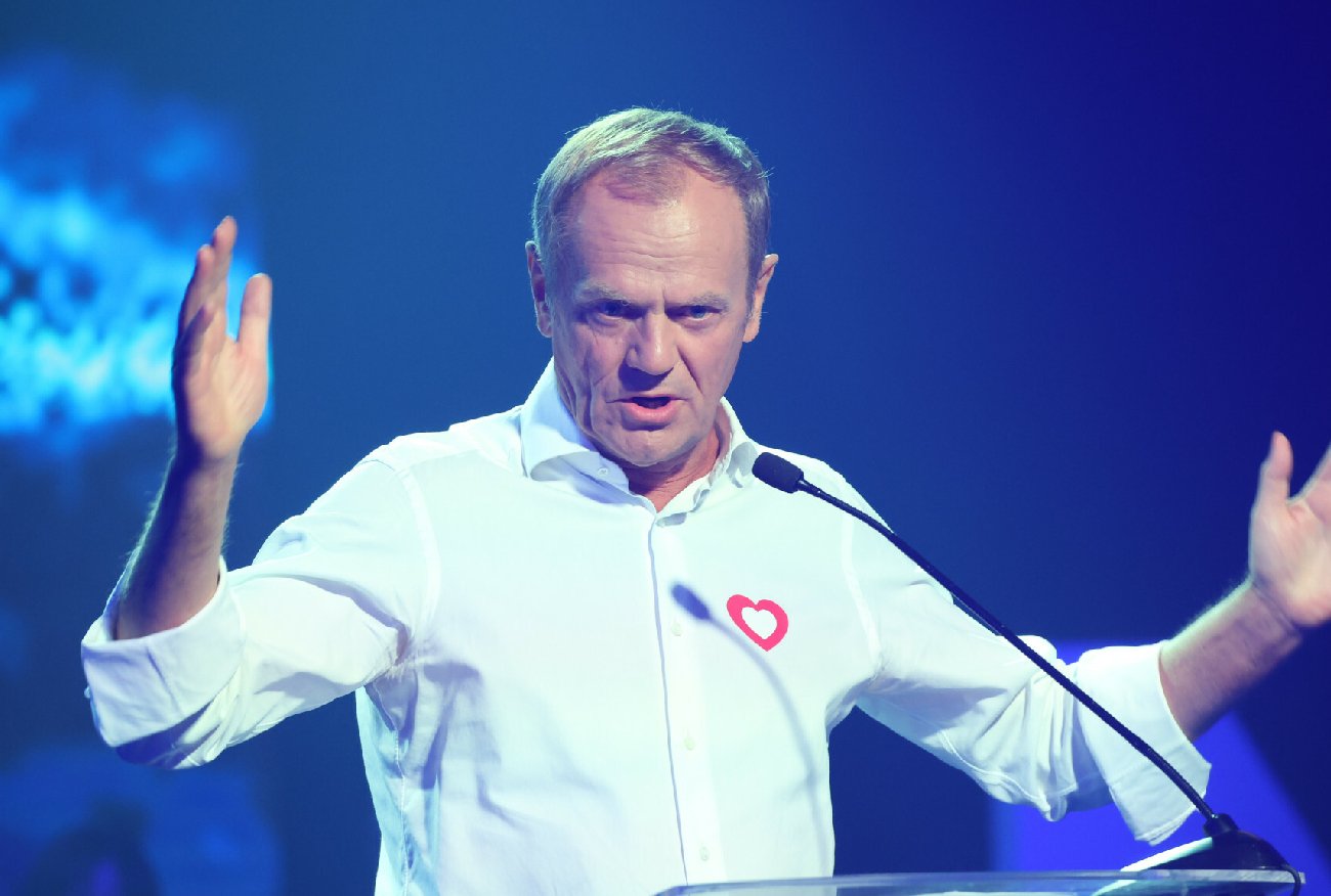 Sondaż. Donald Tusk wygrywa w dwóch wariantach.
