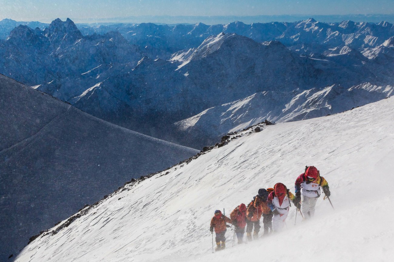 Rosja. Nie żyje 5 alpinistów wspinających się na górę Elbrus.