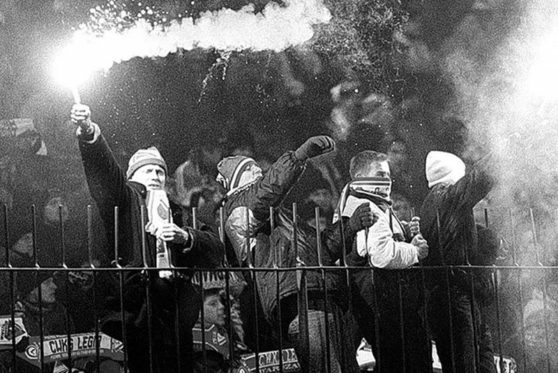 Tak kibice Legii witali rosyjskich kibiców podczas meczu Legia - Spartak. Jak będzie podczas EURO 2012?