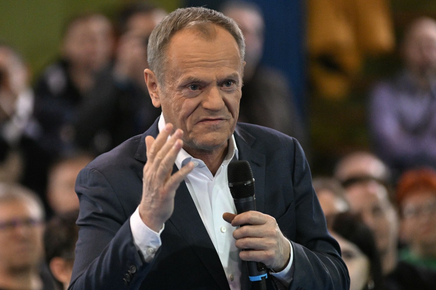 Donald Tusk podczas spotkania w Pabianicach.