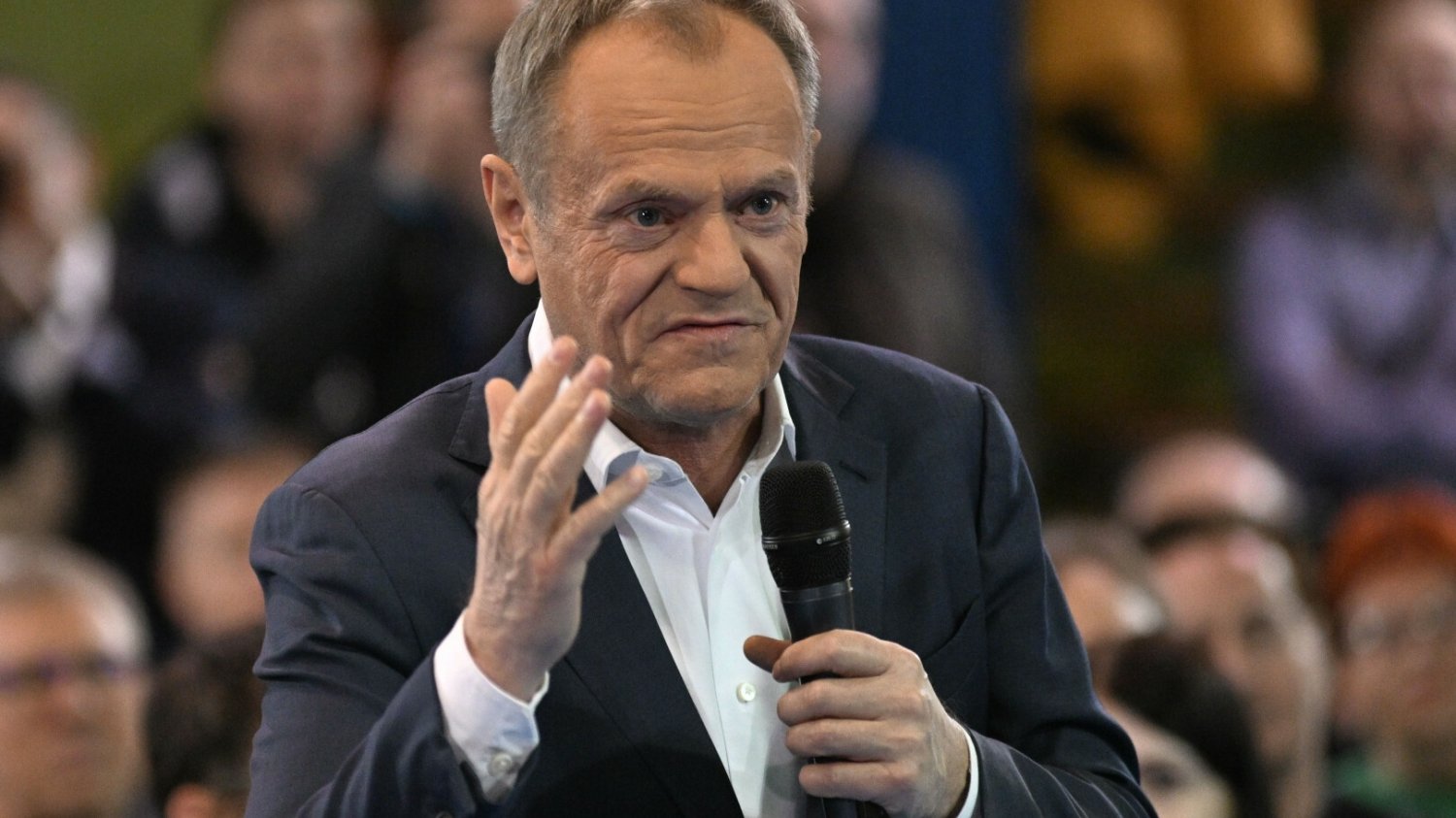 Donald Tusk podczas spotkania w Pabianicach.