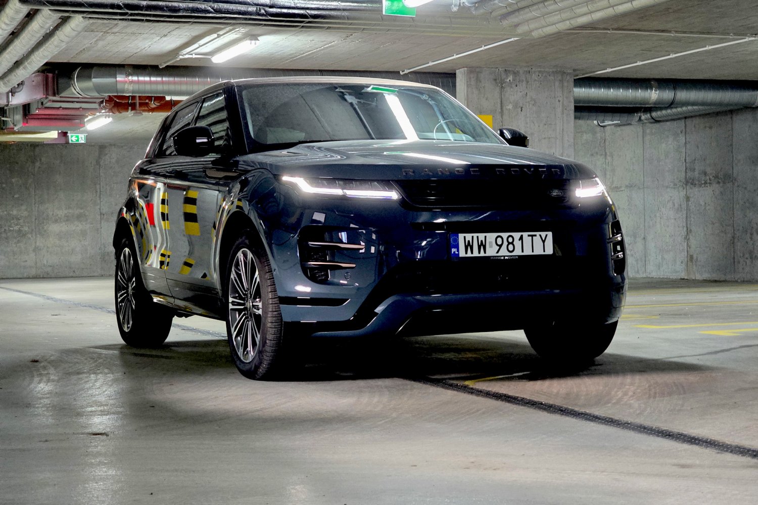 Jeździłem jednym z "tańszych" Range Roverów. Evoque jest zwinny i kompaktowy, ale czegoś mu brakuje