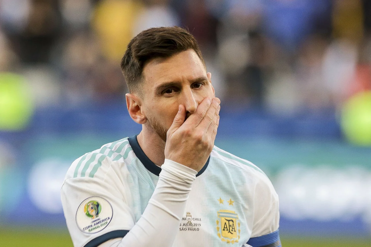 Lionel Messi podczas mundialu w Katarze zmierzy się w grupie z reprezentacją Polski z Robertem Lewandowskim.