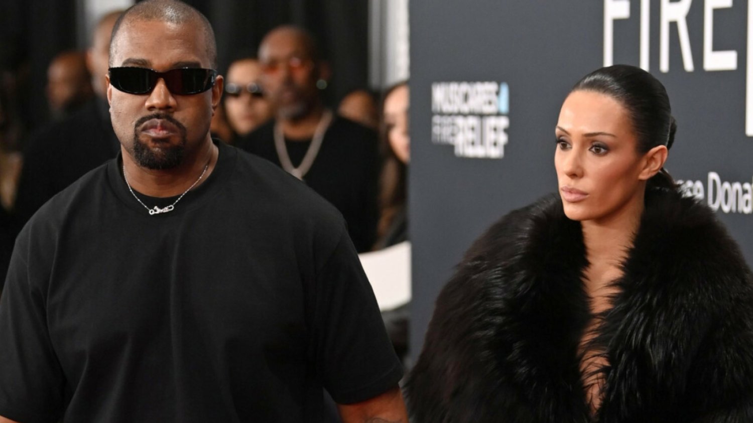 Kanye West miał zostać wyrzucony z gali Grammy. Powodem "sukienka" jego żony Kanye West i Bianca Censori mieli zostać wyproszeni z gali Grammy 2025. Przez "sukienkę"