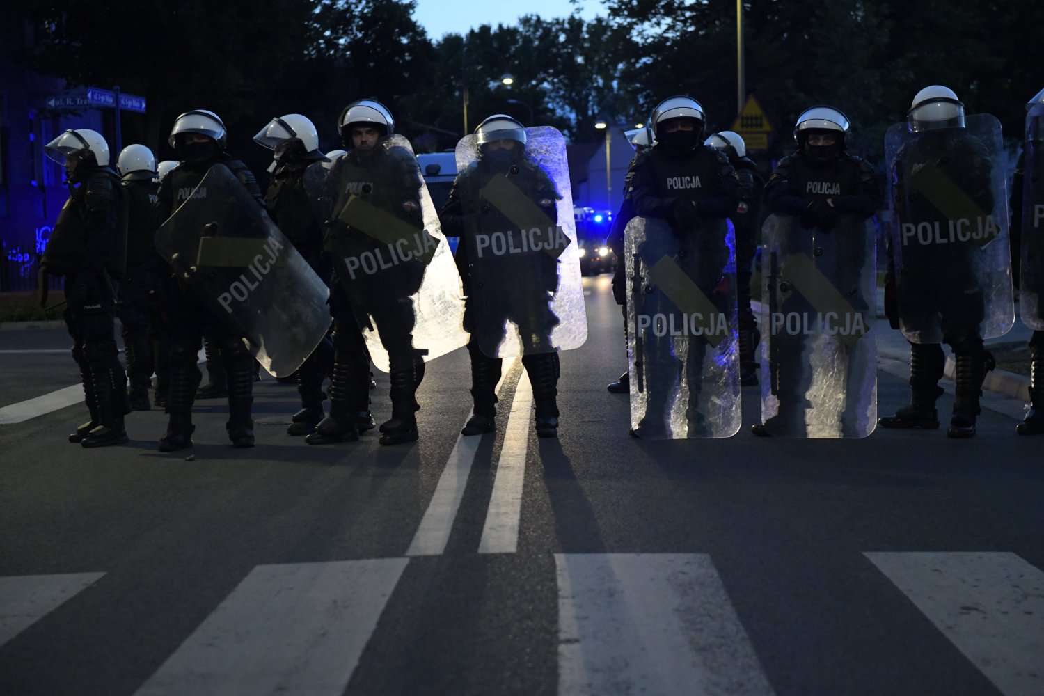 19-latek w Lubinie strzelał do policjantów z broni pneumatycznej.