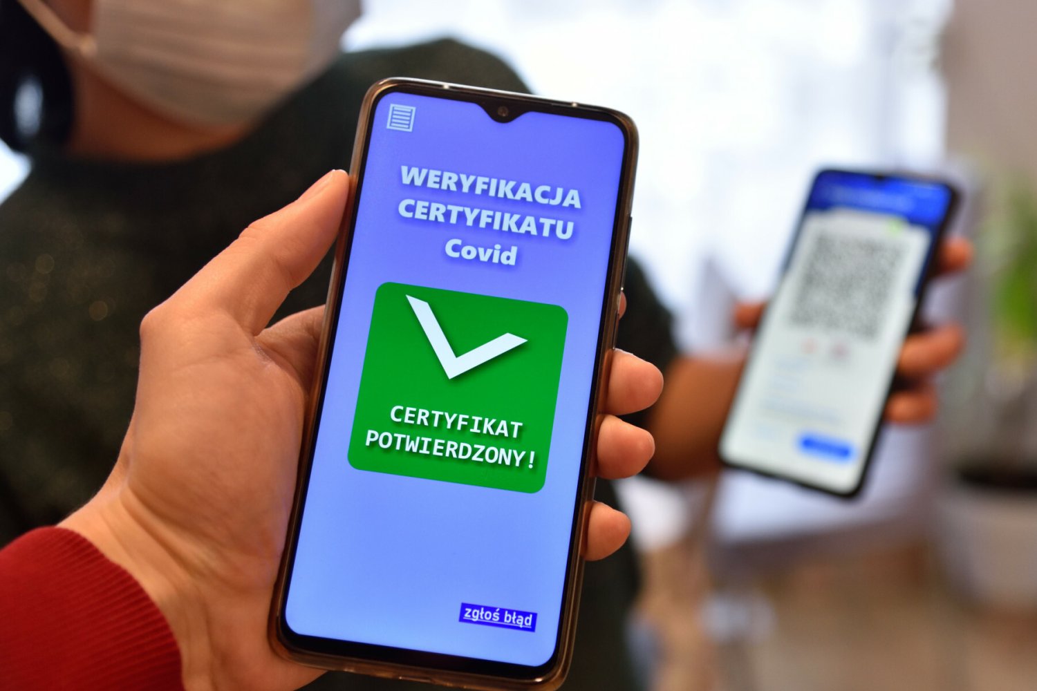 Paszporty covidowe zostaną z nami do czerwca 2023 roku.