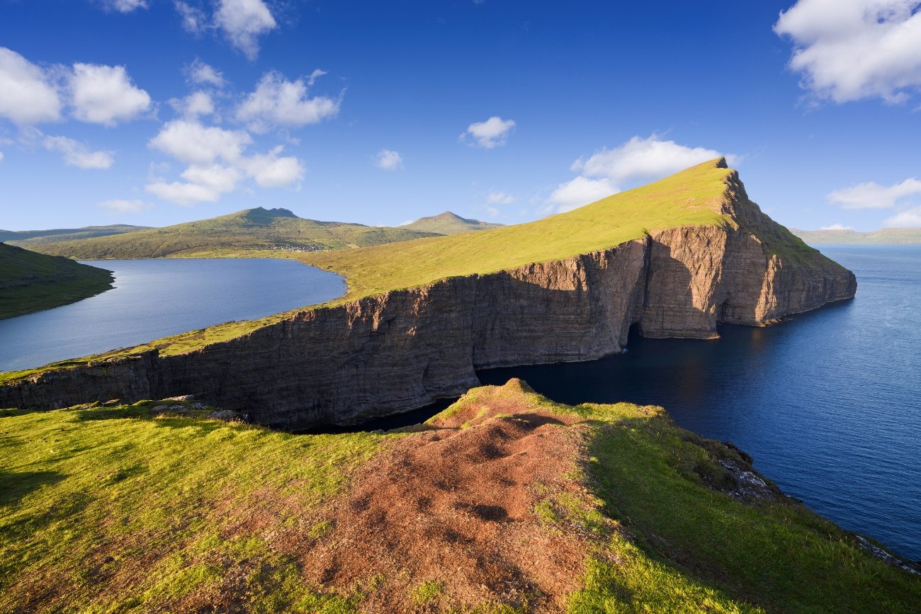 Jezioro Leitisvatn, jedno z najbardziej charakterystycznych miejsc na Wyspach Owczych