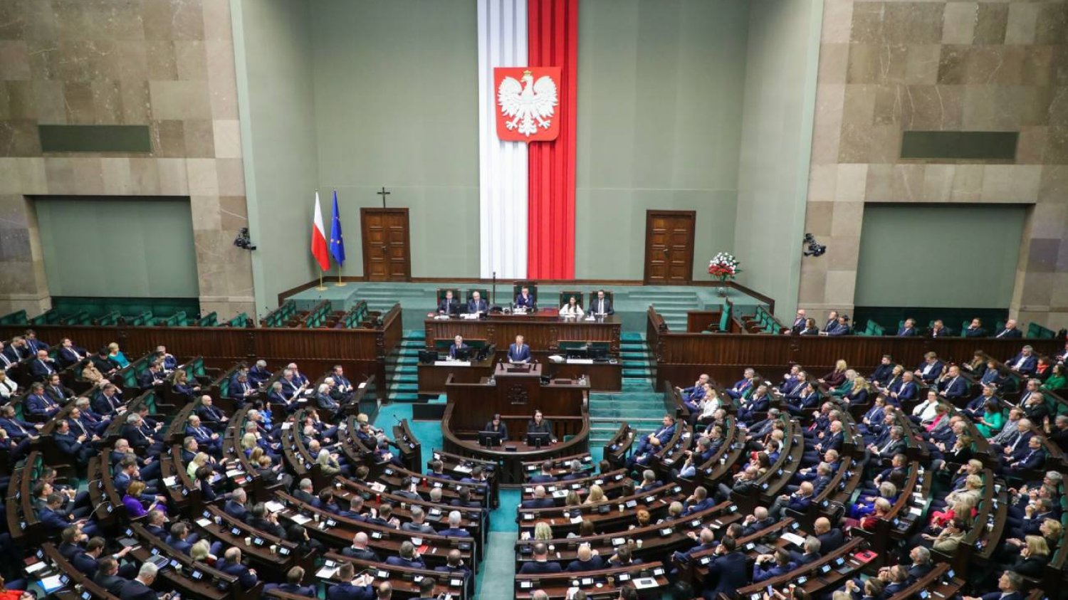 Na głosowaniu nad rządem Donalda Tuska zabrakło 10 posłów.