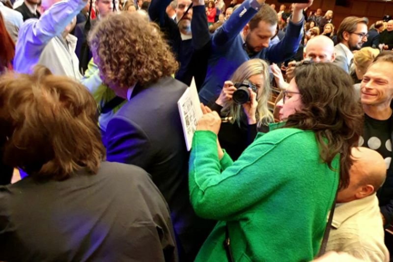 Aleksandra Dulkiewicz była rozchwytywana przez zgromadzonych na wykładzie Donalda Tuska.