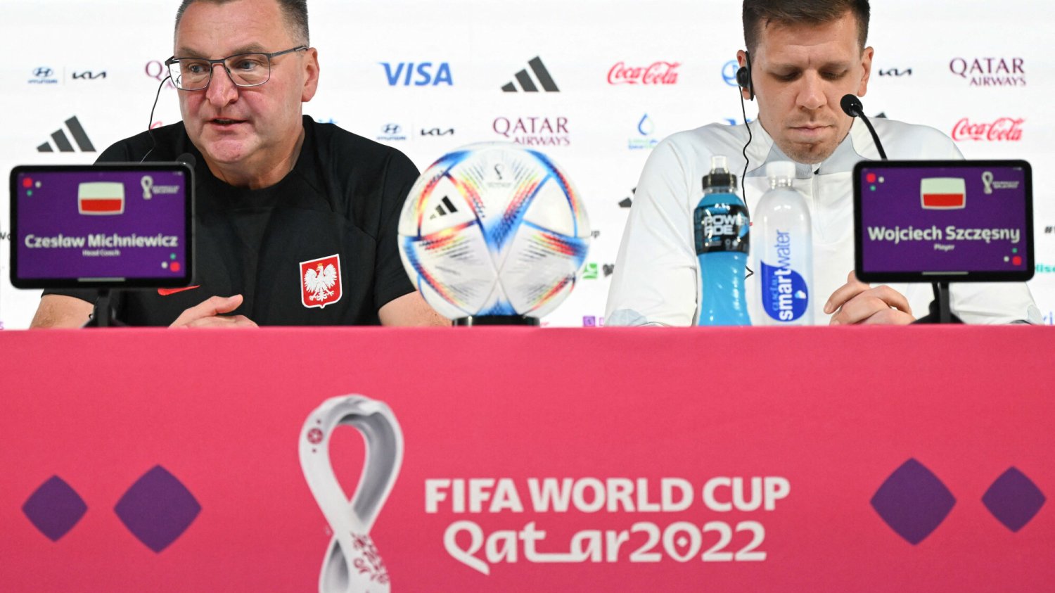 Szczęsny nie wiedział, że ma włączony mikrofon. Rozbawił wszystkich łąćznie z Michniewiczem