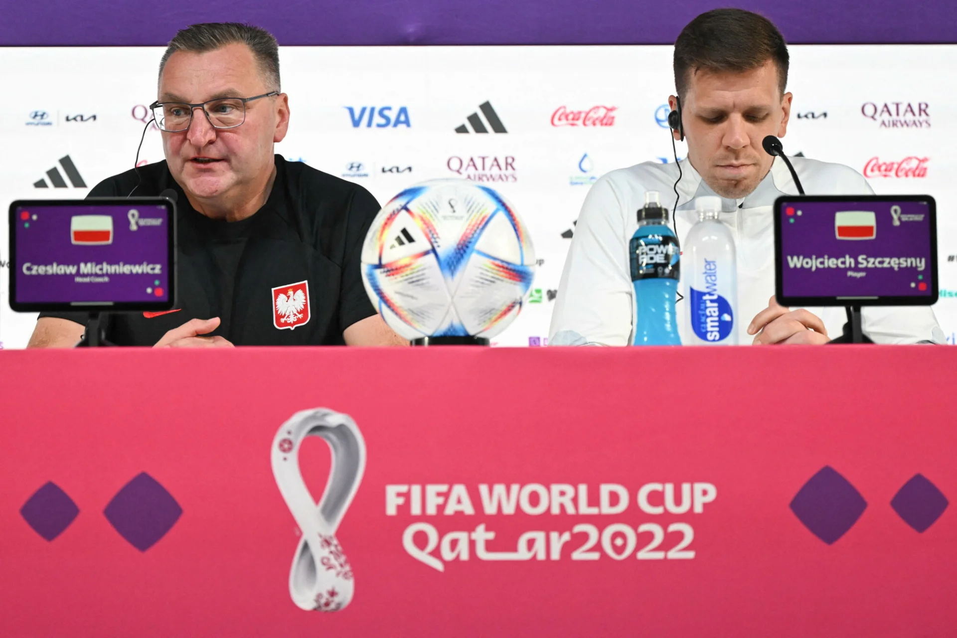 Szczęsny nie wiedział, że ma włączony mikrofon. Rozbawił wszystkich łąćznie z Michniewiczem