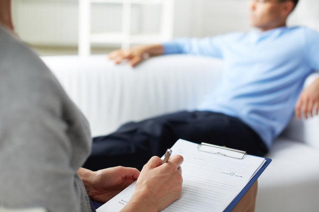 Psycholog na życie. Rozmowy na kozetce stają się powszechnym sposobem na kłopoty.