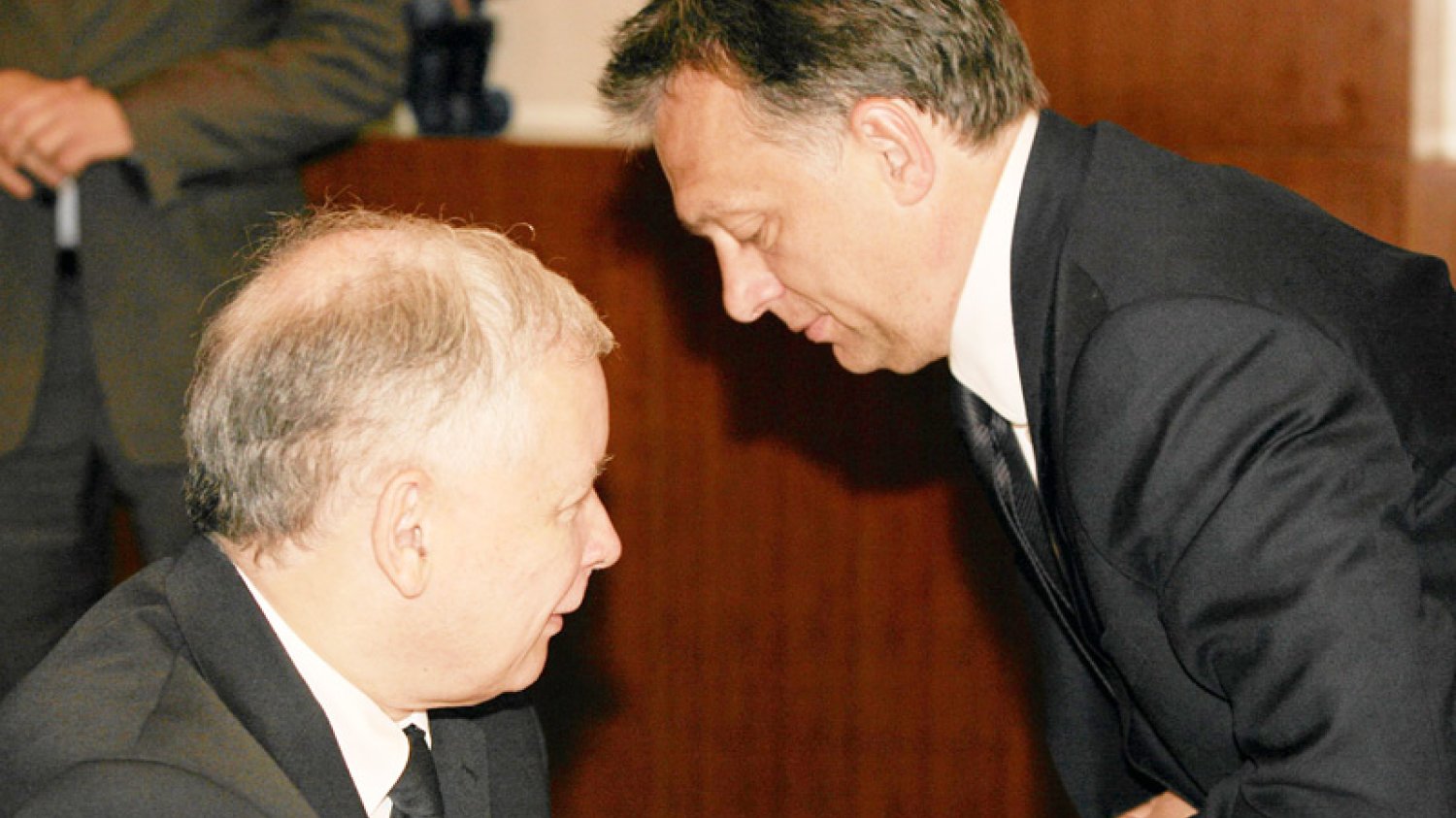 Premier Węgier Viktor Orban zablokuje unijne sankcje wobec Polski? PiS nie powinien liczyć na tego sojusznika, bo Bruksela ma dla niego zachętę do "zdrady" Jarosława Kaczyńskiego.