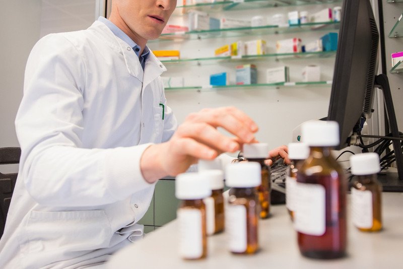 Leki stosowane u chorych po przeszczepie będą bardzo drogie. Resort zdrowia zaleca stosowanie zamienników.