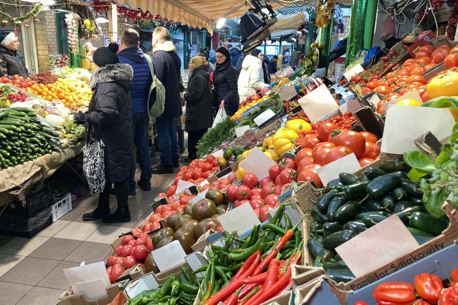 Które warzywa podrożały najbardziej? Porównaliśmy ceny z 2024 i 2023 roku