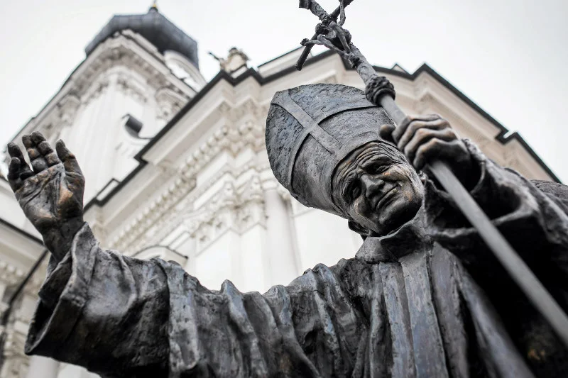 Nieświęte władze świętych miast. Po prezydencie Częstochowy burmistrz Wadowic poparł czarny protest