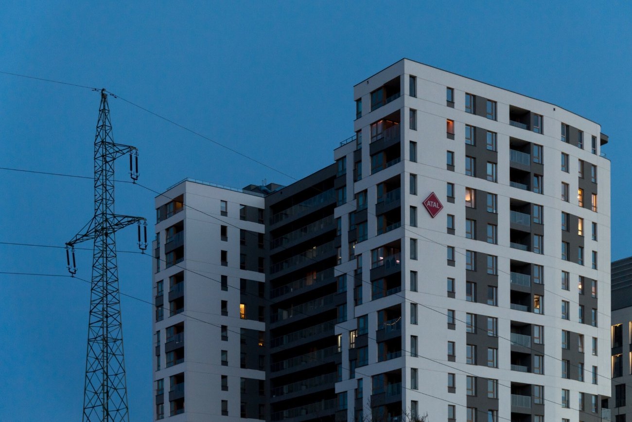 Słup energetyczny przed domem. Sąd Najwyższy wydał w tej sprawie ważną decyzję.