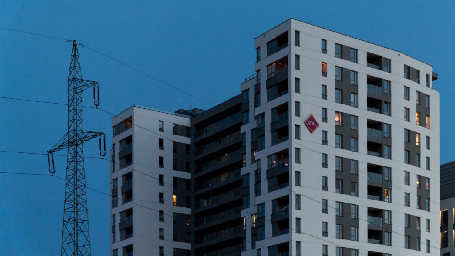 Słup energetyczny przed domem. Sąd Najwyższy wydał w tej sprawie ważną decyzję.