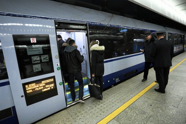 Wygodny transport to też argument za przeniesieniem kariery do Warszawy. "Polskie pendolino" czyli pociąg Dart na trasie  Warszawa-Lublin.