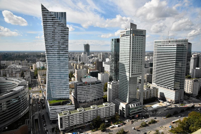 Wojewoda blokuje budowę 6 wieżowców w Warszawie, pozwala na "Nycz Tower".