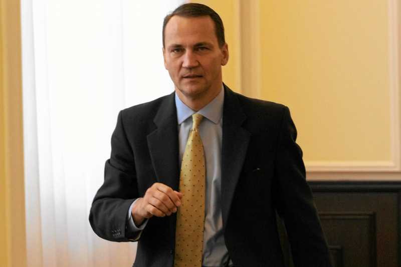 Minister spraw zagranicznych Radosław Sikorski. Prokuratura znów zajmie się sprawą zniesławienia jego osoby oraz antysemickich komentarzy w sieci.