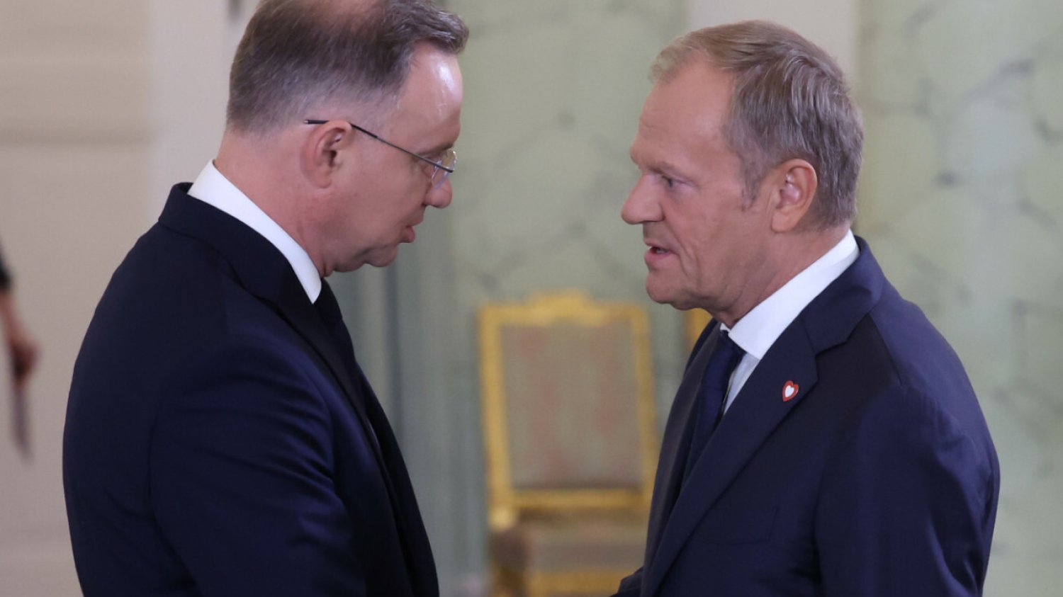 Tusk i Duda wymieniają się ciosami ws. ambasadorów Ekspert w naTemat zwraca uwagę na jedną rzecz Andrzej Duda i Donald Tusk