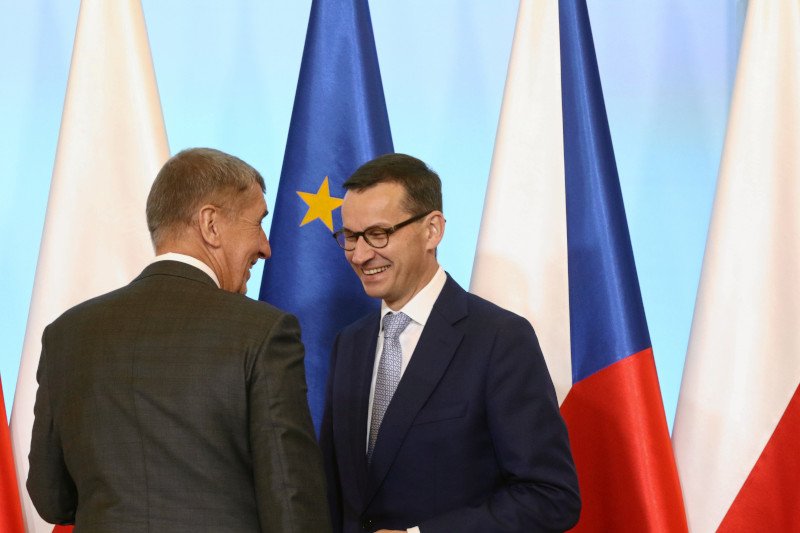 Morawiecki i Babisz razem planowali umieścić "kreta" w otoczeniu Jourovej.