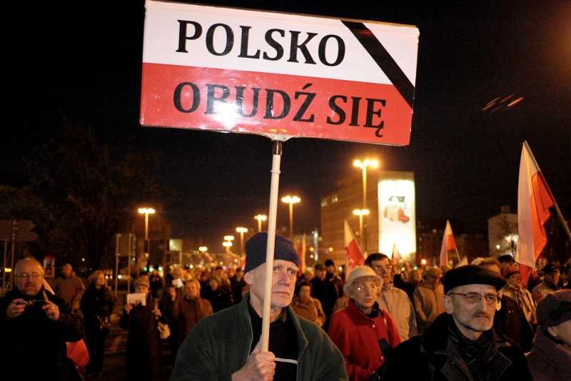 Marsz upamiętniający katastrofę smoleńską we Wrocławiu