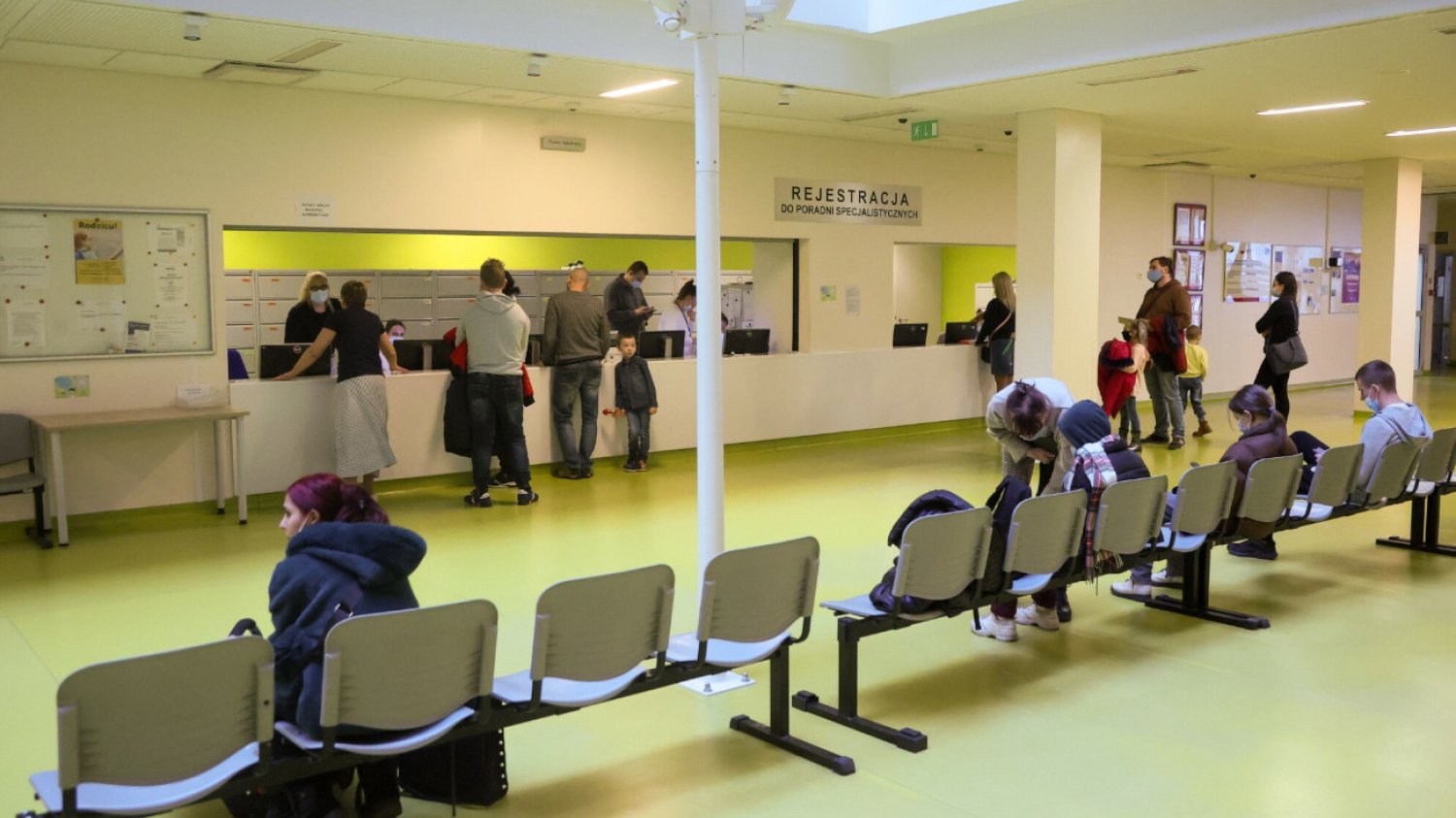 Według najnowszych danych NFZ w kolejkach na wizyty do poradni specjalistycznych czy oddziały szpitalne czekają tysiące pacjentów. Gdzie kolejki są największe?