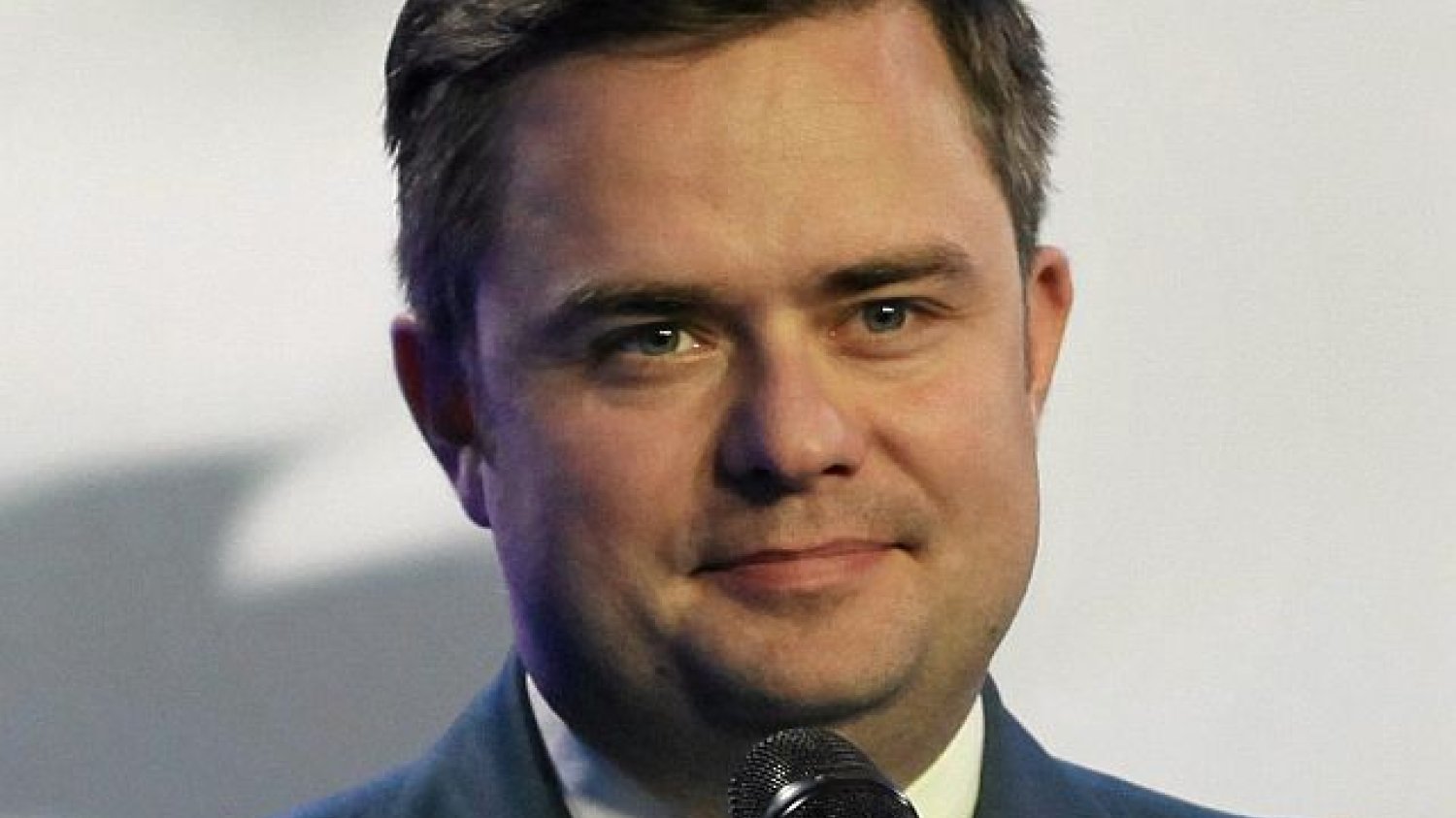 Z nienawiści do miłości w jeden dzień. Adam Hofman właśnie pokochał Solidarną Polskę.