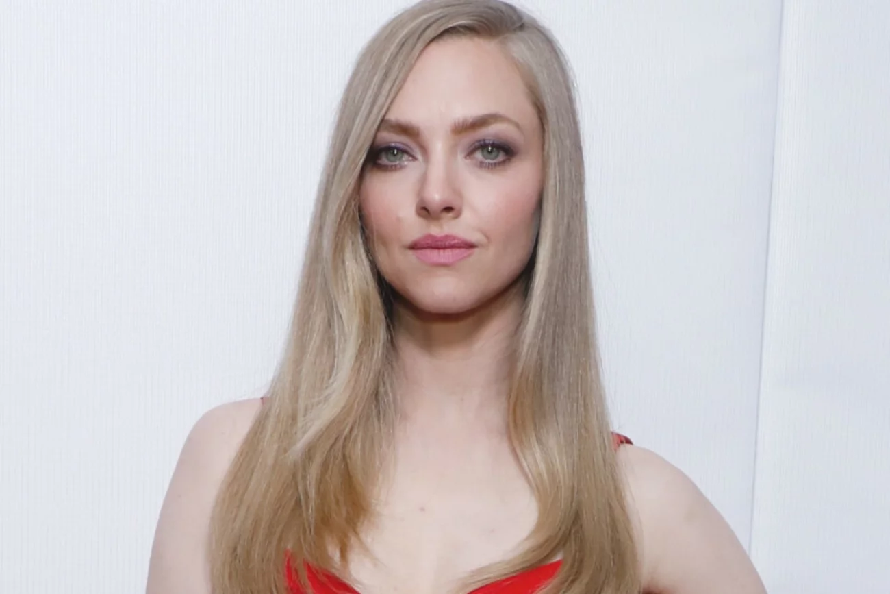 Amanda Seyfried opowiedziała o tym, dlaczego w wieku 19 lat czuła presję podczas kręcenia rozbieranych scen.