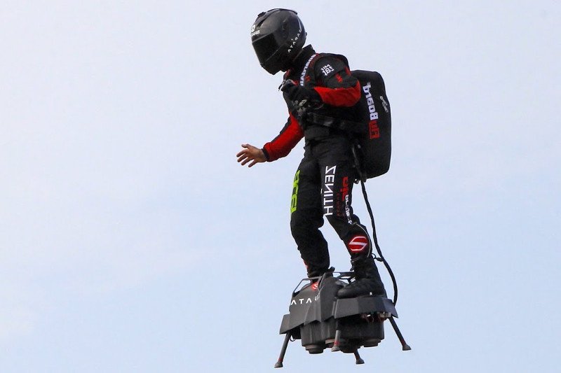 Franky Zapata próbował przelecieć przez kanał La Manche. Mało jednak prawdopodobne, że wynalazca Flyboard Air odpuści kolejne próby