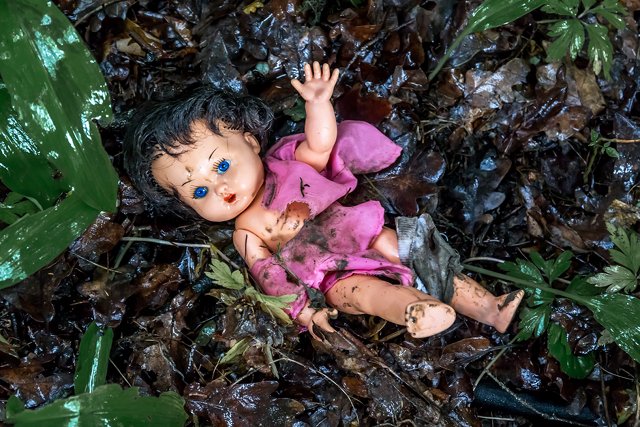 Zgwałcona dziewczynka wciąż codziennie spotyka swoich oprawców.