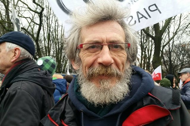 Marek Kossakowski, przewodniczący Partii Zieloni, był działaczem na rzecz praw człowieka i praw zwierząt jeszcze w PRL. Wczoraj "Wiadomości" zarzuciły mu lans na antyrządowych protestach.