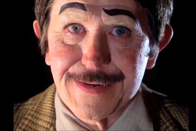 Gary Oldman jako lalka w filmiku z cyklu "A Touch of Evil"