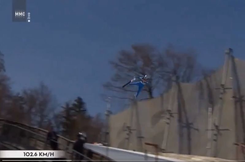 Daniel-Andre Tande w momencie wypadku na skoczni mamuciej w Planicy