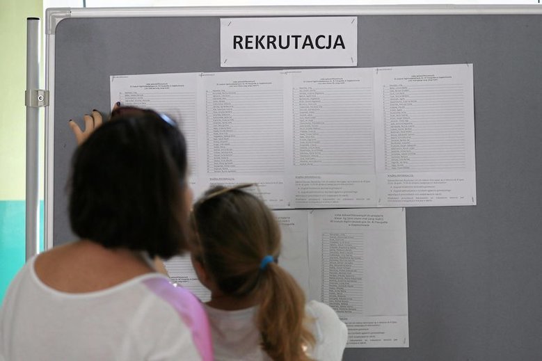 Kumulacja roczników to problemy z rekrutacją do szkół średnich. Mnóstwo uczniów zostało na lodzie.
