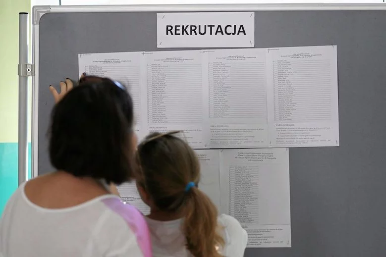 Kumulacja roczników to problemy z rekrutacją do szkół średnich. Mnóstwo uczniów zostało na lodzie.