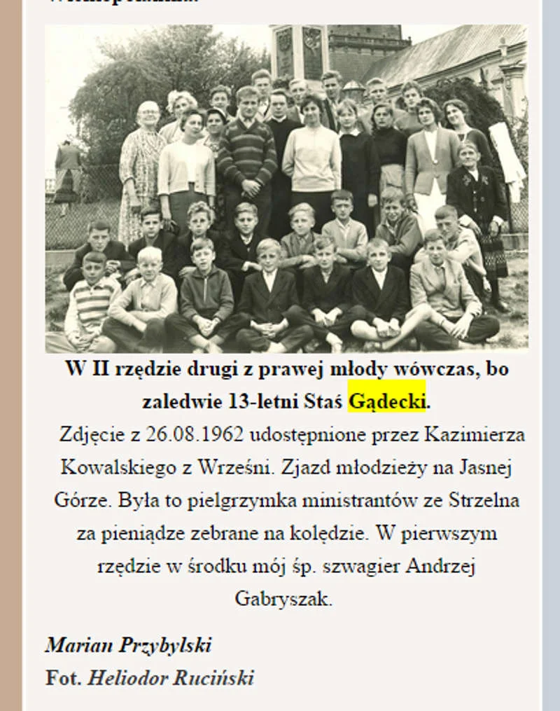 Na swoim blogu kolega arcybiskupa Mariusz Przybylski opublikował jego zdjęcie ze szkoły. Biskup pierwszy od prawej w drugim rzędzie.