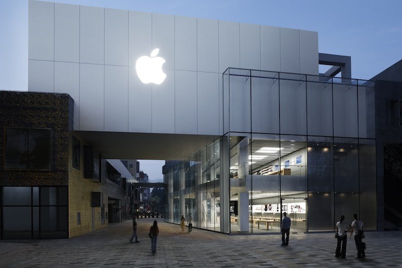 Nowa aktualizacja iOS powoduje problemy z baterią iPhone'ów i iPadów.