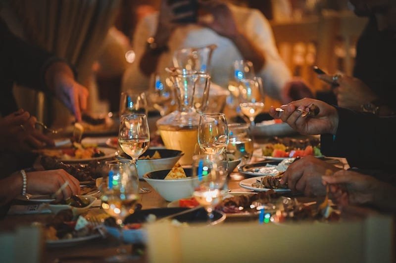 Trwa Świąteczna akcja Restaurant Week! Jeśli nie masz jeszcze pomysłu na upominek, koniecznie sprezentuj najbliższym wyjścia do słynnych warszawskich restauracji. Rezerwacje trwają na stronie https://restaurantclub.pl/prezenty