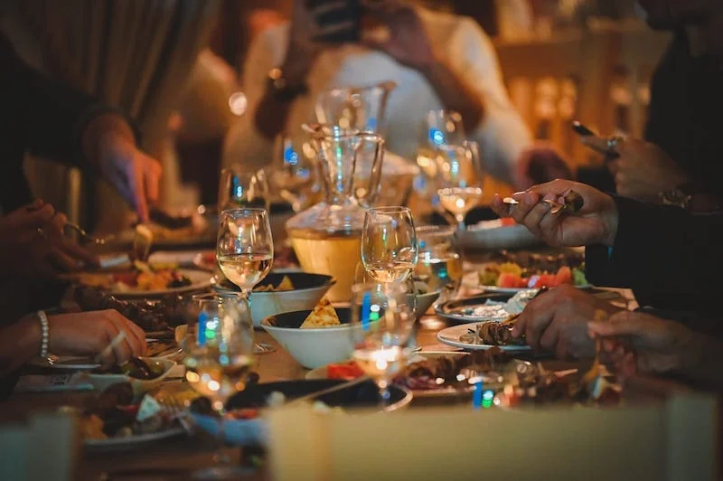 Trwa Świąteczna akcja Restaurant Week! Jeśli nie masz jeszcze pomysłu na upominek, koniecznie sprezentuj najbliższym wyjścia do słynnych warszawskich restauracji. Rezerwacje trwają na stronie https://restaurantclub.pl/prezenty