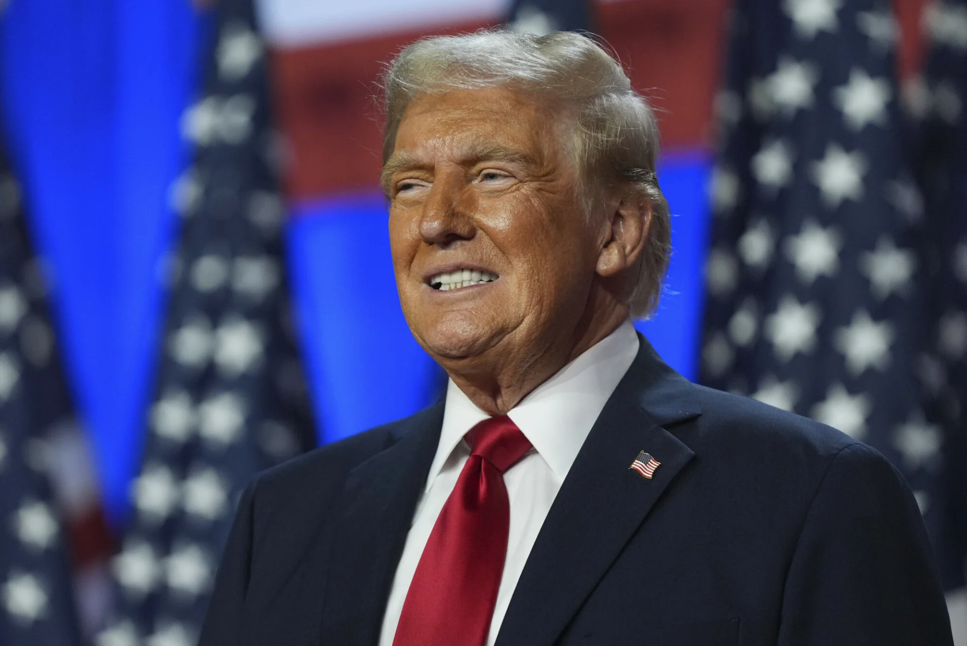 Rozbawiony i wyraźnie wyluzowany Trump sypał anegdotami.