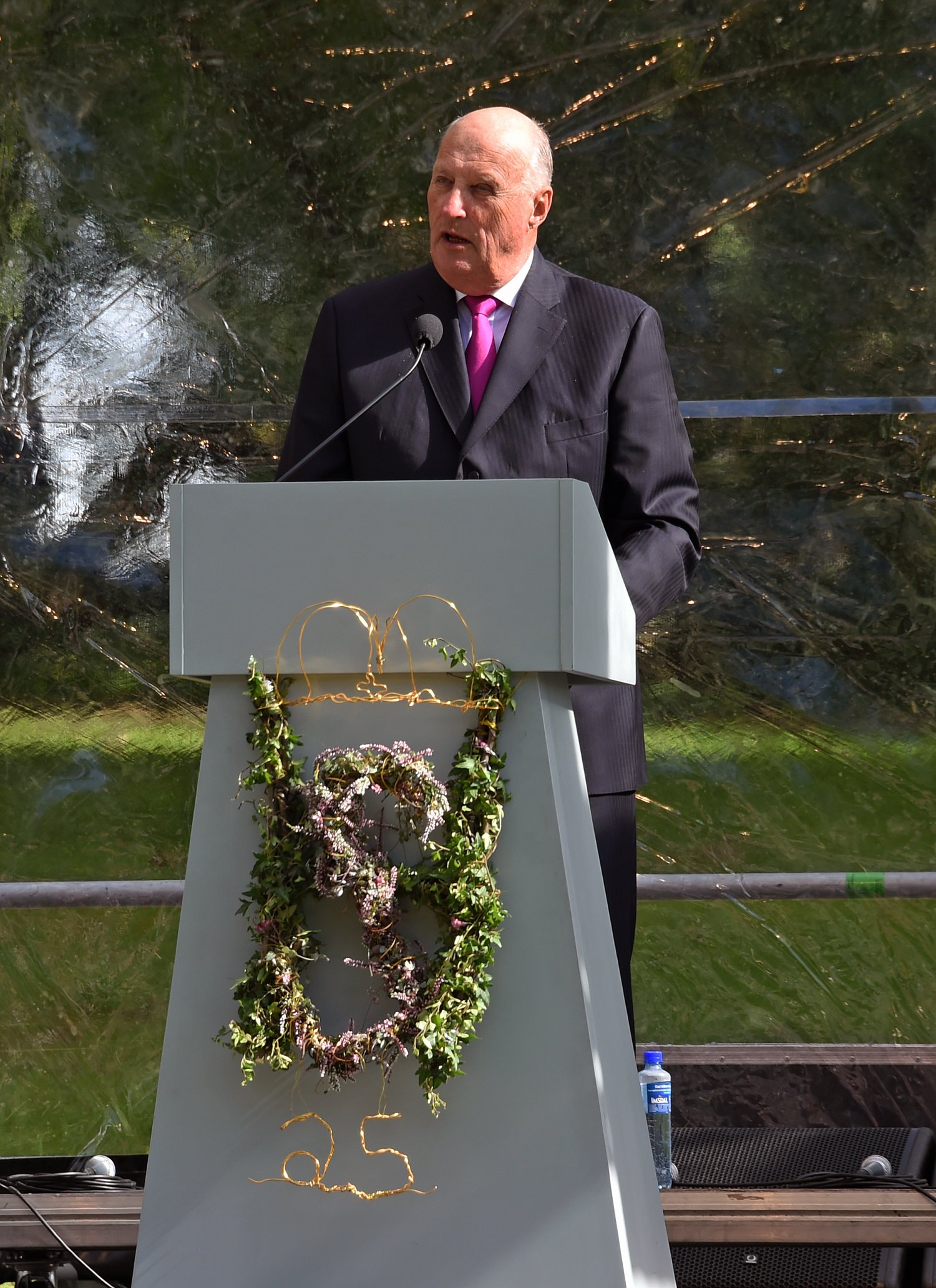 Król Harald przemawia w Oslo do 1500 zgromadzonych gości