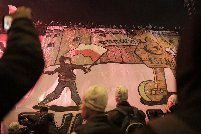 Marokańscy kibole postanowili celnie odgryźć się "kolegom" z Polski, którzy podczas Marszu Niepodległości straszyli muzułmańskimi uchodźcami.