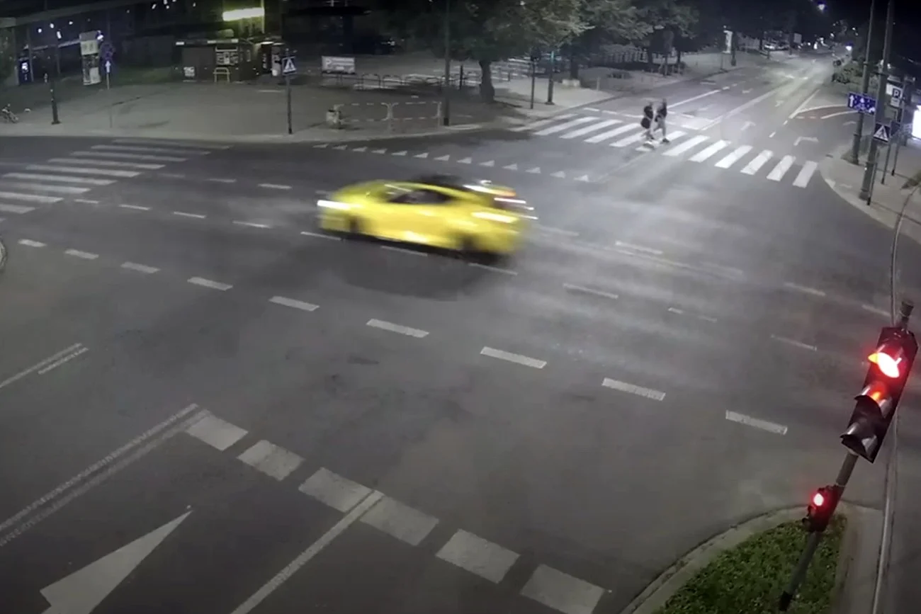 Kulisy tragicznego wypadku w Krakowie, z udziałem syna Sylwii Peretti. Wypadek na Moście Dębnicki w Krakowie. Auto Renault Megane RS, którym kierował Patryk P., syn Sylwii Peretti.