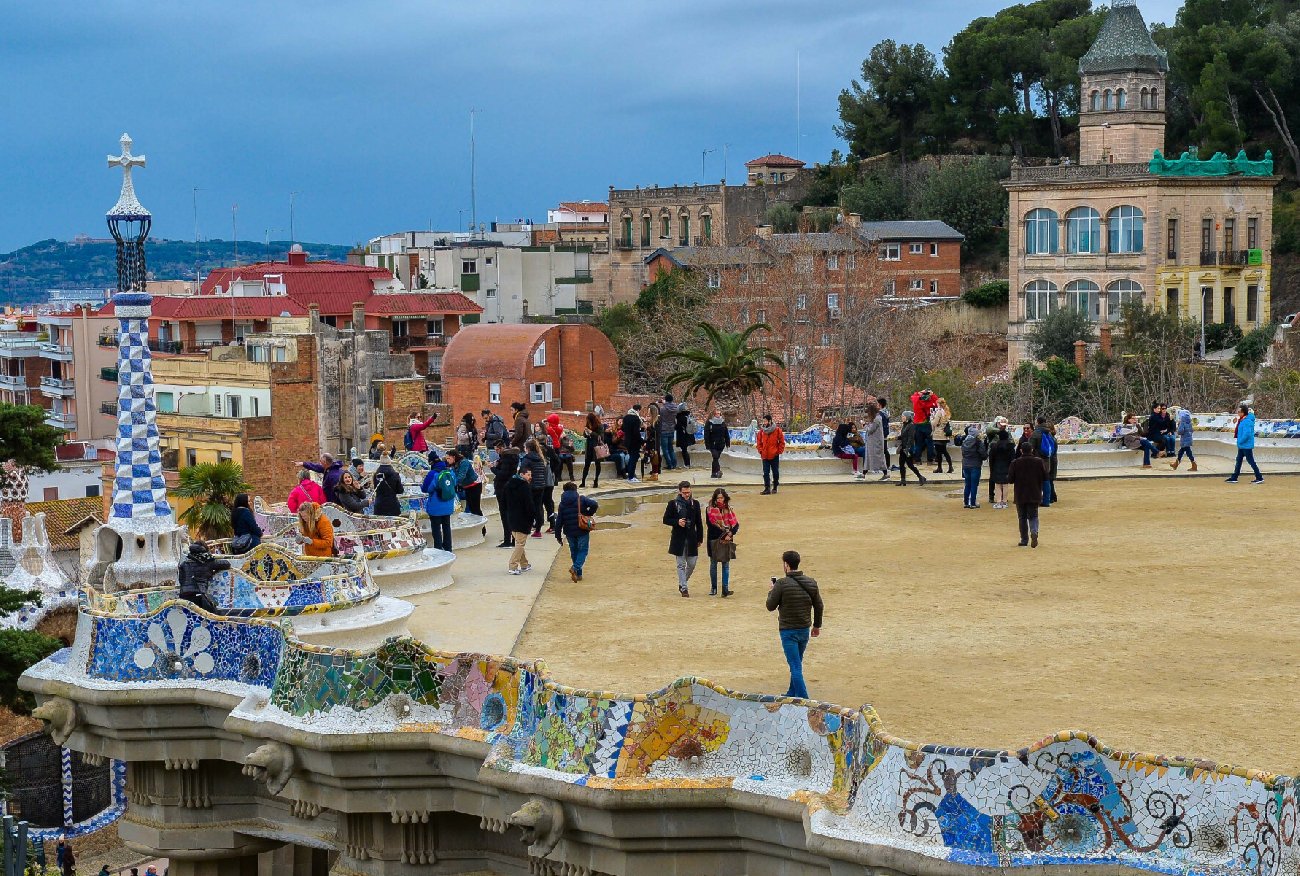 Hiszpania ma dość turystów? Barcelona podjęła drastyczne korki ws. Airbnb.