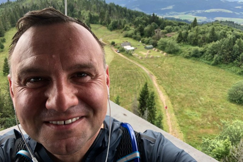 Andrzej Duda chwali się na Twitterze tym, że zrobił sobie wolna niedzielę.